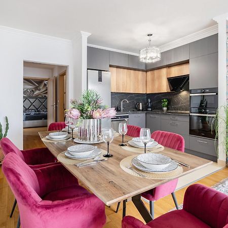Penthouse Three Bedrooms, Three Balconies Apartment With Free Parking In Kiraly Street Budapest Exterior photo