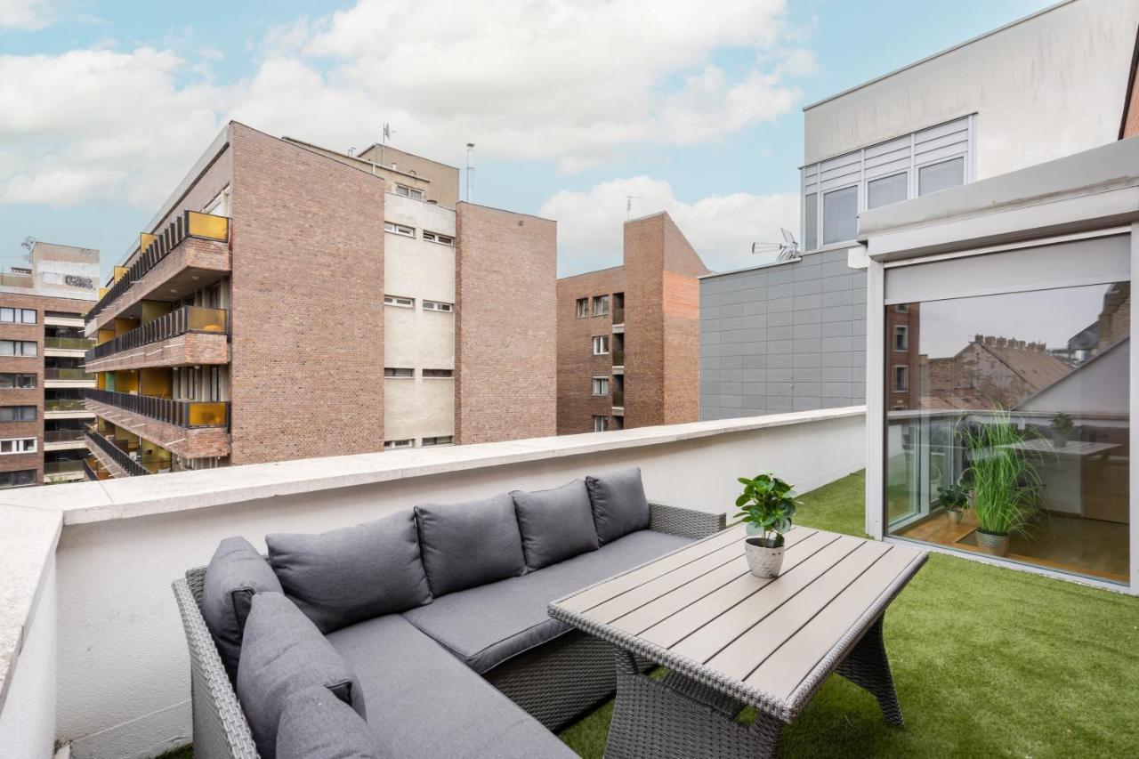 Penthouse Three Bedrooms, Three Balconies Apartment With Free Parking In Kiraly Street Budapest Exterior photo