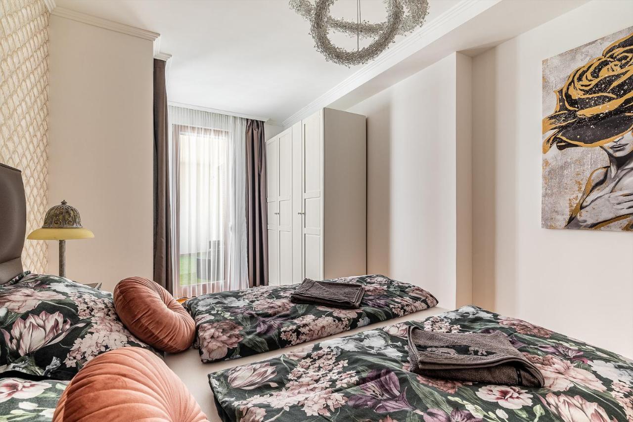 Penthouse Three Bedrooms, Three Balconies Apartment With Free Parking In Kiraly Street Budapest Exterior photo