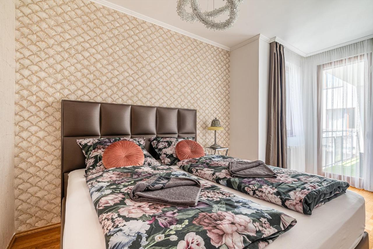 Penthouse Three Bedrooms, Three Balconies Apartment With Free Parking In Kiraly Street Budapest Exterior photo