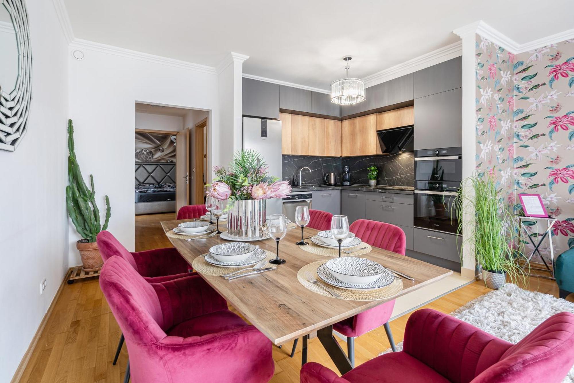 Penthouse Three Bedrooms, Three Balconies Apartment With Free Parking In Kiraly Street Budapest Exterior photo